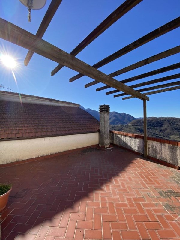 casa indipendente in vendita a Casola in Lunigiana