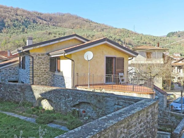 casa indipendente in vendita a Casola in Lunigiana in zona Codiponte