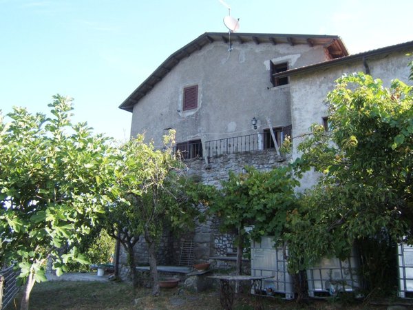casa indipendente in vendita a Casola in Lunigiana