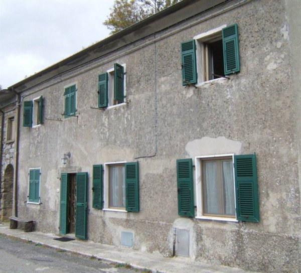 casa indipendente in vendita a Casola in Lunigiana