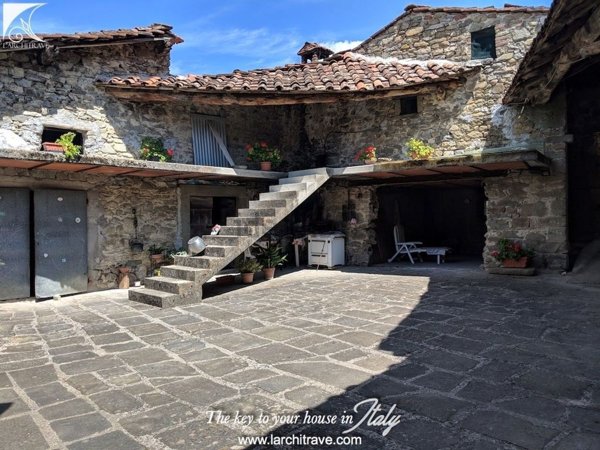 casa indipendente in vendita a Casola in Lunigiana