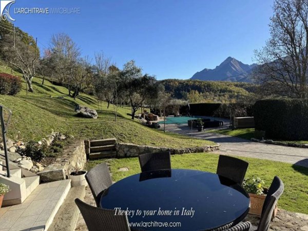 casa indipendente in vendita a Casola in Lunigiana