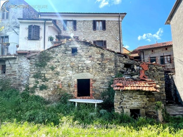 casa indipendente in vendita a Casola in Lunigiana