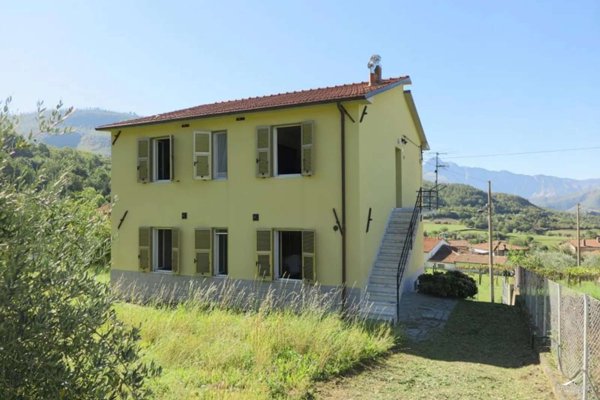 casa indipendente in vendita a Casola in Lunigiana