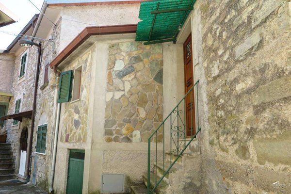 casa indipendente in vendita a Casola in Lunigiana