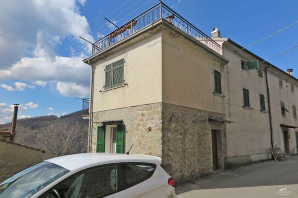 casa indipendente in vendita a Casola in Lunigiana