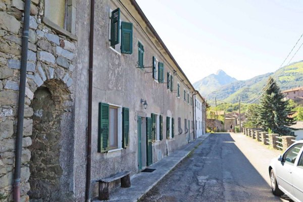 casa indipendente in vendita a Casola in Lunigiana