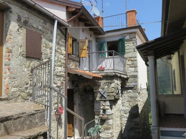 casa indipendente in vendita a Casola in Lunigiana