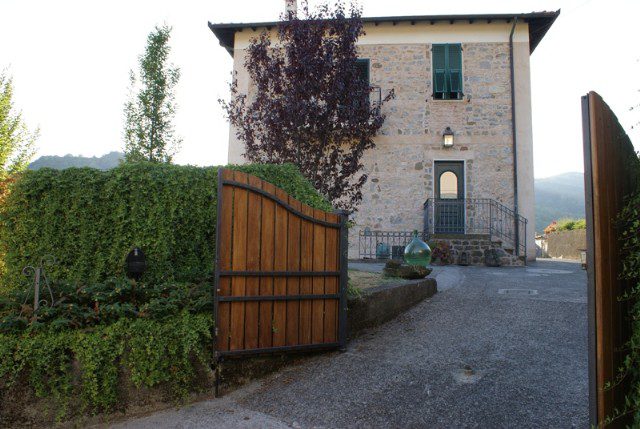 casa indipendente in vendita a Casola in Lunigiana
