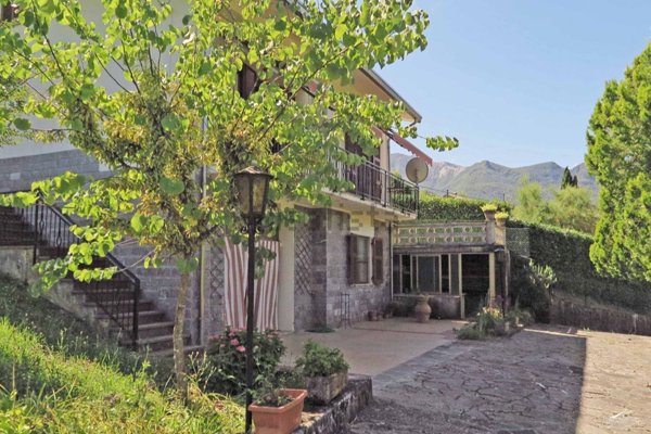 casa indipendente in vendita a Casola in Lunigiana