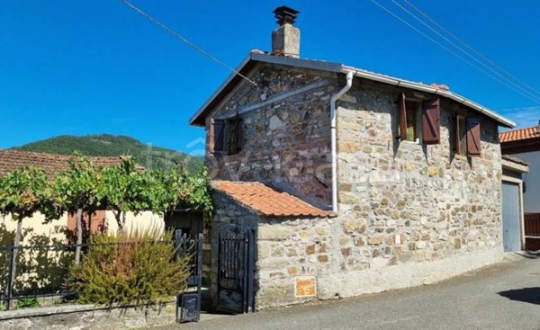 casa indipendente in vendita a Casola in Lunigiana