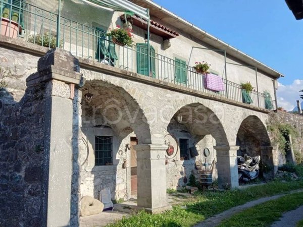 casa indipendente in vendita a Casola in Lunigiana