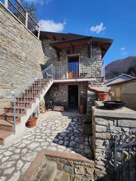 casa indipendente in vendita a Casola in Lunigiana