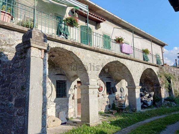 casa indipendente in vendita a Casola in Lunigiana
