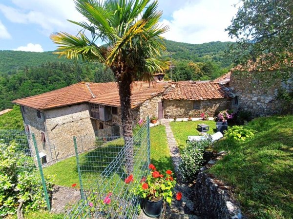 casa indipendente in vendita a Casola in Lunigiana