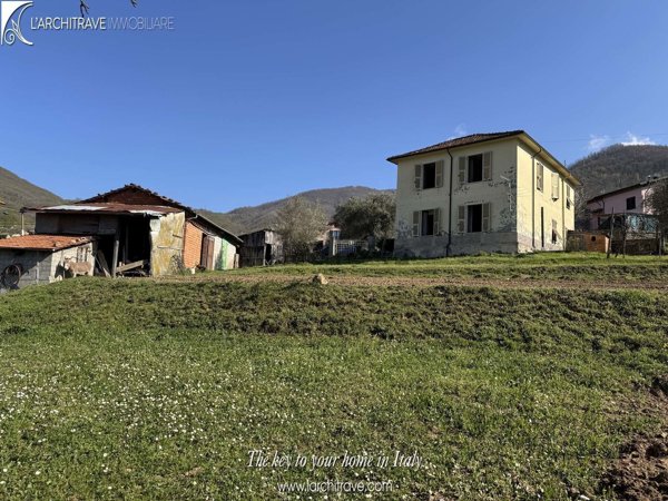casa indipendente in vendita a Casola in Lunigiana