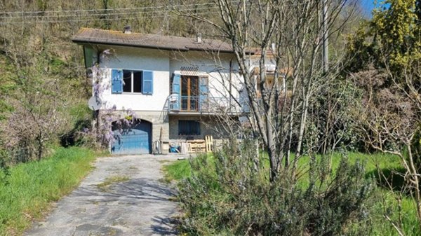 casa indipendente in vendita a Casola in Lunigiana
