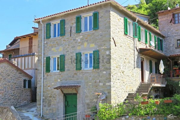 casa indipendente in vendita a Casola in Lunigiana
