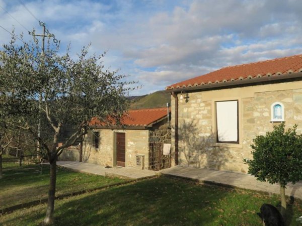 casa indipendente in vendita a Casola in Lunigiana