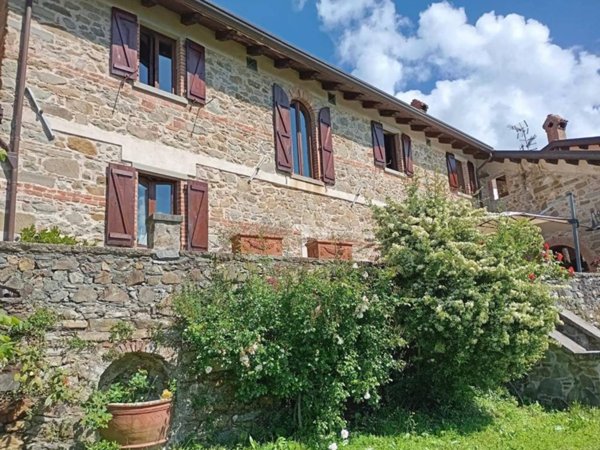 casa indipendente in vendita a Casola in Lunigiana in zona Luscignano