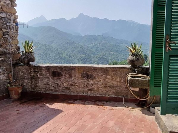 casa indipendente in vendita a Casola in Lunigiana in zona Luscignano