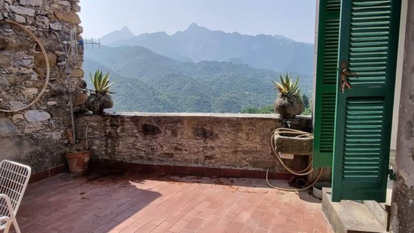 casa indipendente in vendita a Casola in Lunigiana