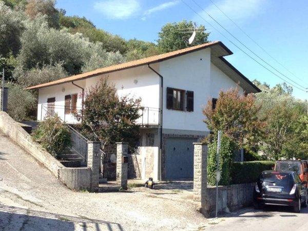 casa indipendente in vendita a Casola in Lunigiana