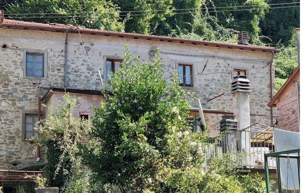 casa indipendente in vendita a Casola in Lunigiana