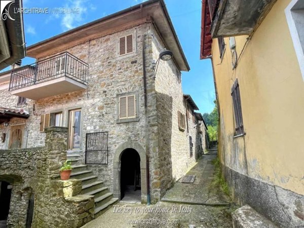 casa indipendente in vendita a Casola in Lunigiana
