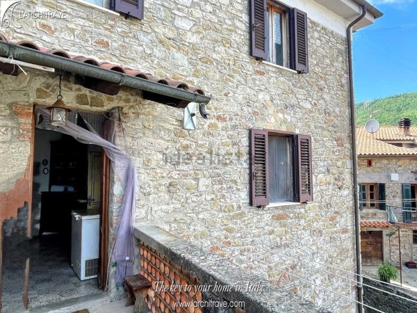 casa indipendente in vendita a Casola in Lunigiana