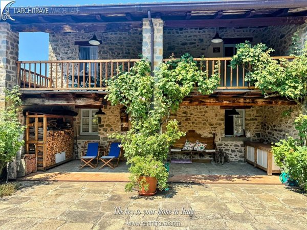 casa indipendente in vendita a Casola in Lunigiana