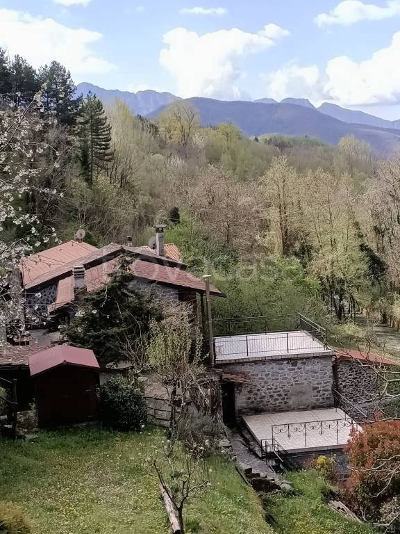 casa indipendente in vendita a Casola in Lunigiana