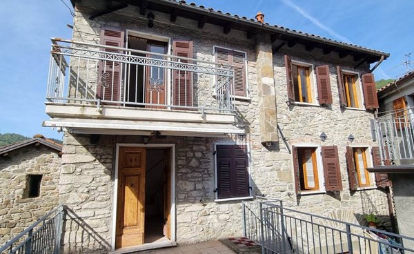 casa indipendente in vendita a Casola in Lunigiana