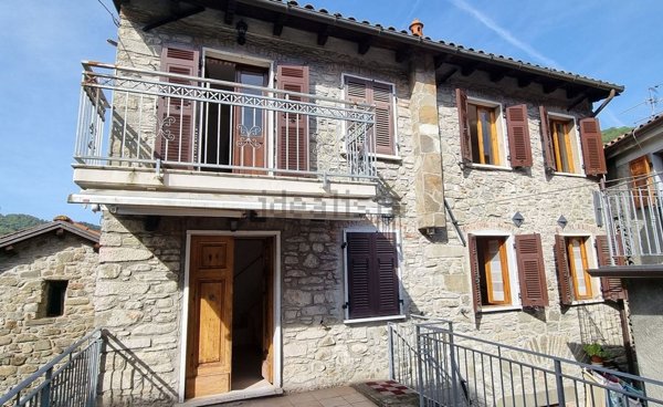 casa indipendente in vendita a Casola in Lunigiana
