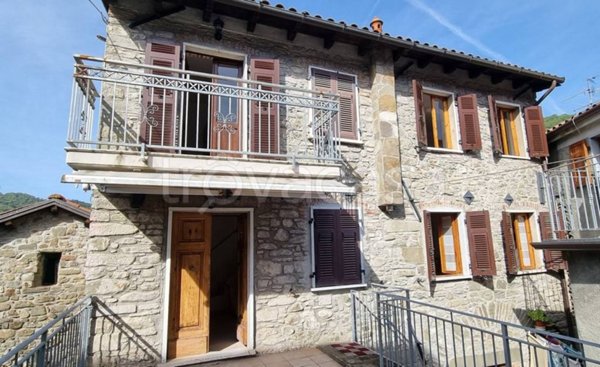 casa indipendente in vendita a Casola in Lunigiana