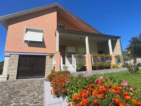 casa indipendente in vendita a Casola in Lunigiana