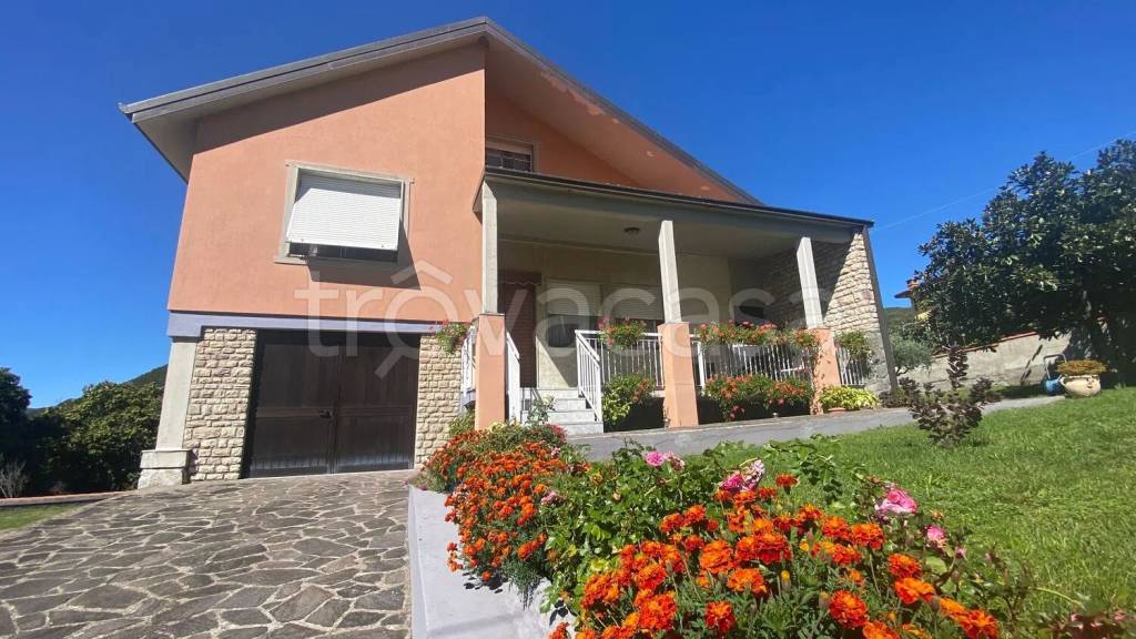 casa indipendente in vendita a Casola in Lunigiana
