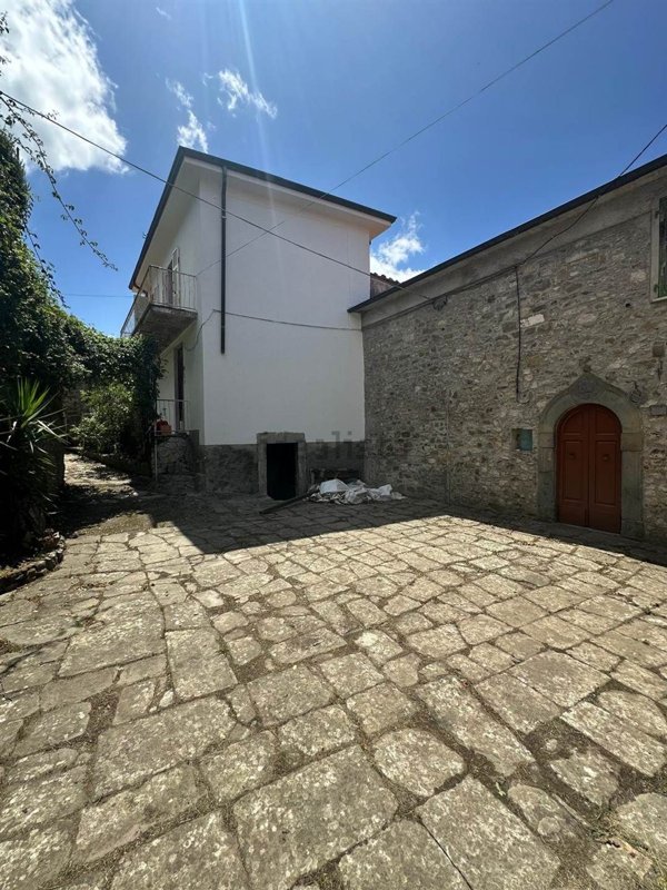 casa indipendente in vendita a Casola in Lunigiana