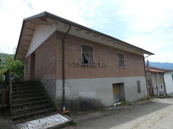casa semindipendente in vendita a Casola in Lunigiana