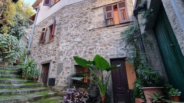 casa indipendente in vendita a Casola in Lunigiana