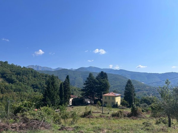 casa indipendente in vendita a Casola in Lunigiana
