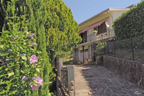 casa indipendente in vendita a Casola in Lunigiana