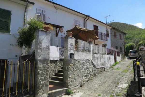 casa indipendente in vendita a Casola in Lunigiana