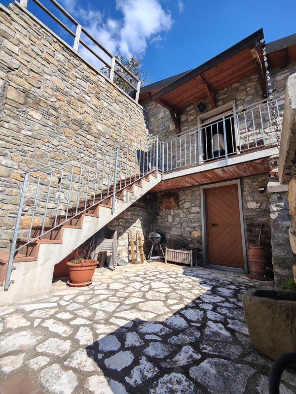 casa indipendente in vendita a Casola in Lunigiana