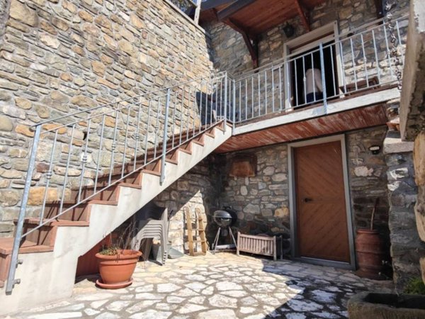 casa indipendente in vendita a Casola in Lunigiana