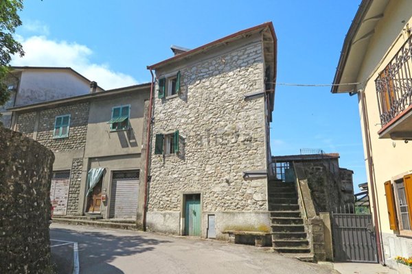 casa indipendente in vendita a Casola in Lunigiana
