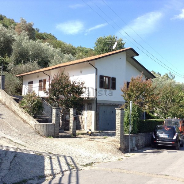 casa indipendente in vendita a Casola in Lunigiana