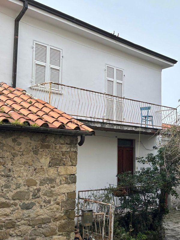 casa indipendente in vendita a Casola in Lunigiana