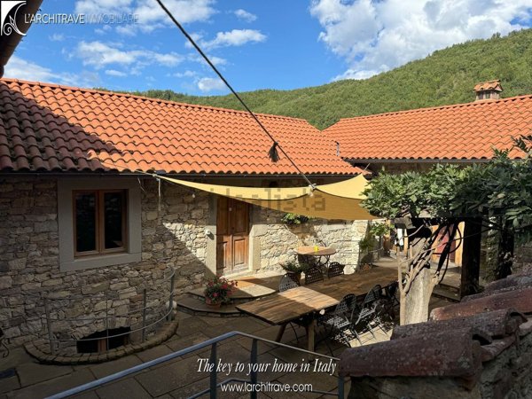 casa indipendente in vendita a Casola in Lunigiana