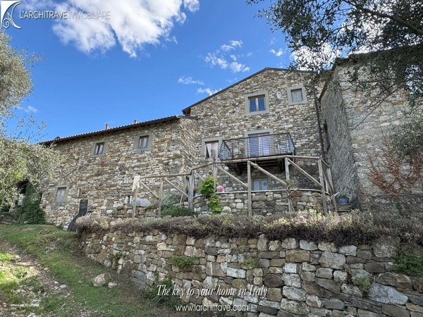 casa indipendente in vendita a Casola in Lunigiana